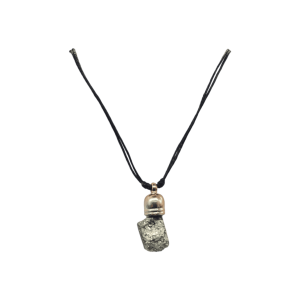 Collar de piedra pirita con capuchón dorado de 9mm