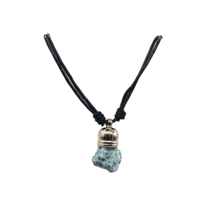 Collar de piedra turquesa con capuchón dorado