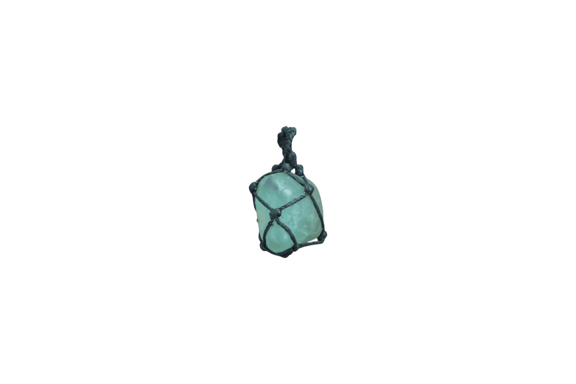 Dije de piedra fluorita tejido con hilo encerado