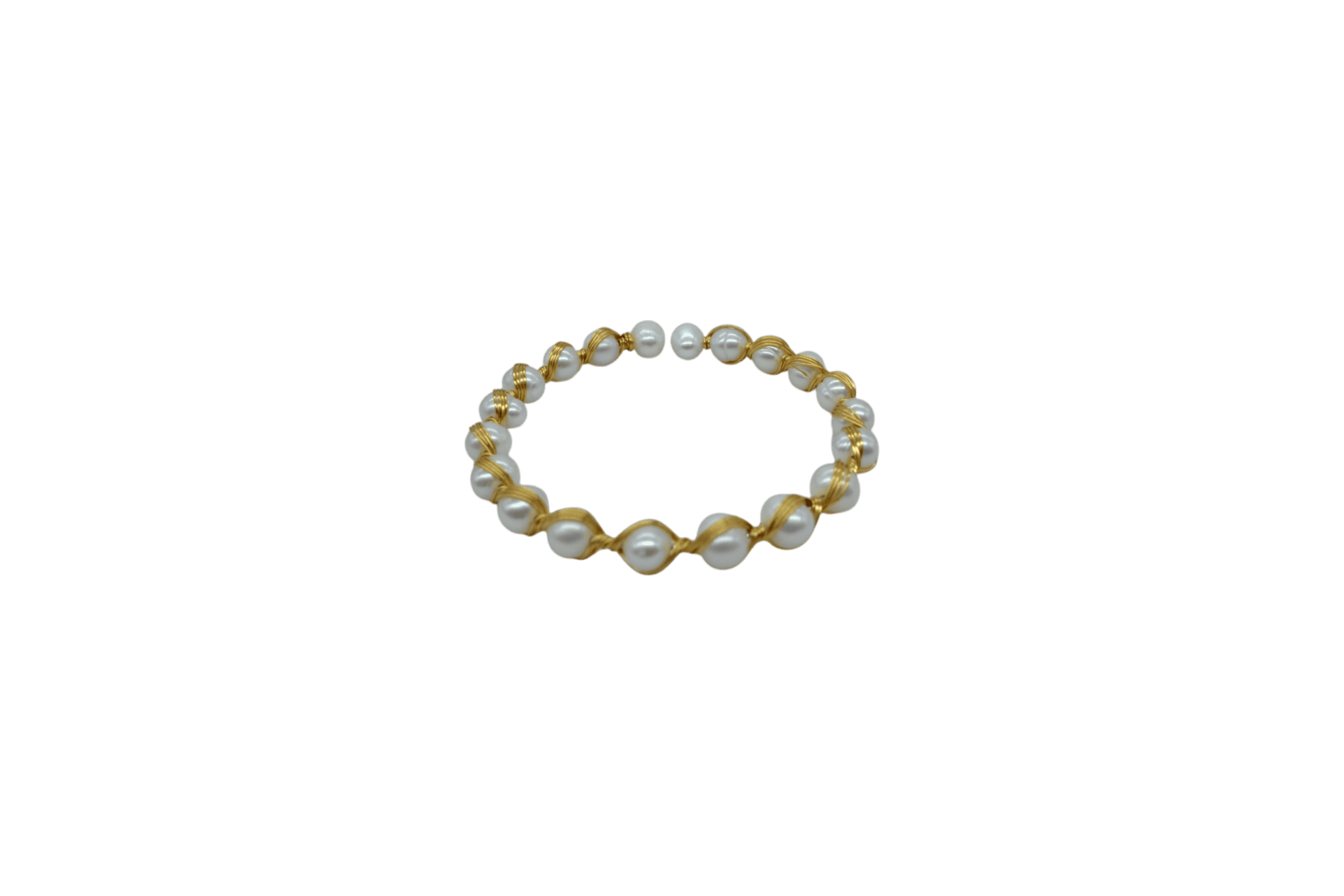 Brazalete con 18-20 perlas de cultivo engarzadas con alambre