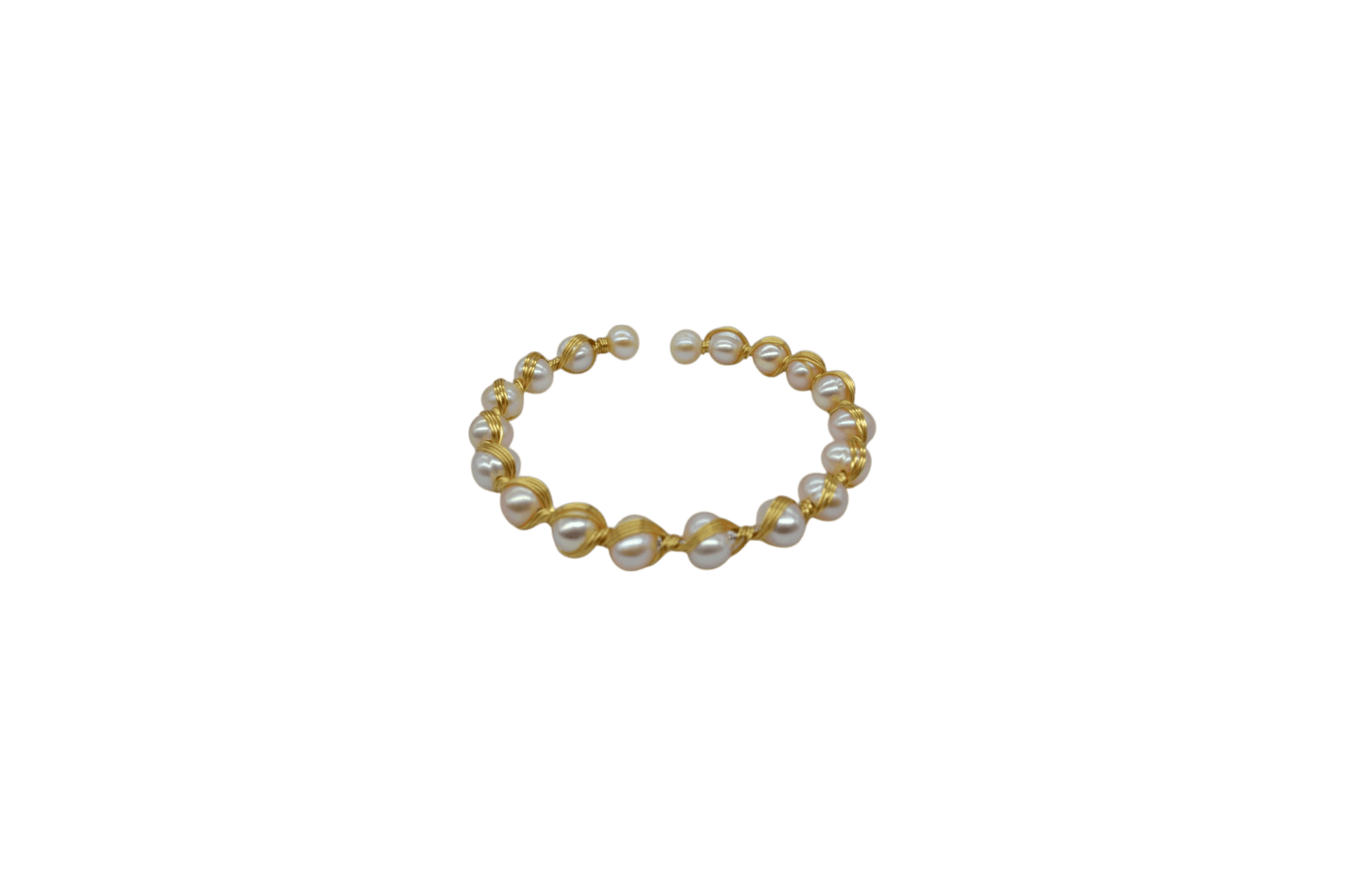 Brazalete con 18-20 perlas de cultivo engarzadas con alambre