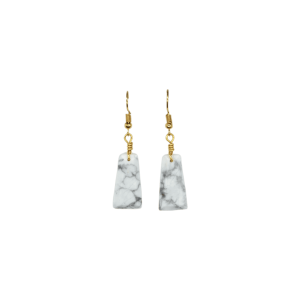 Aretes de piedra howlita en forma de trapecio